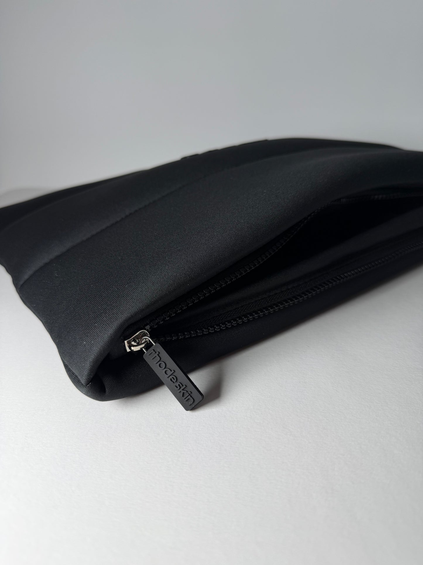 Rhode черна Oversize Bubble Bag оригинал НОВ козметичен несесер/чанта